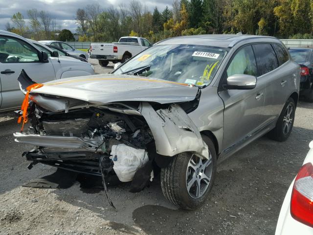 YV4902RKXF2692124 - 2015 VOLVO XC60 T6 SILVER photo 2