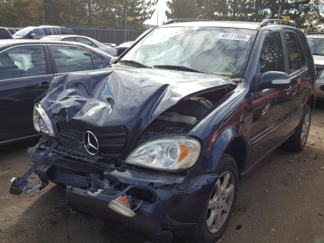 4JGAB54E22A365547 - 2002 MERCEDES-BENZ ML 320 GRAY photo 2