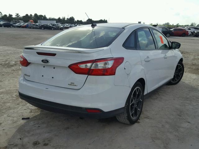 1FADP3F28DL181320 - 2013 FORD FOCUS SE WHITE photo 4