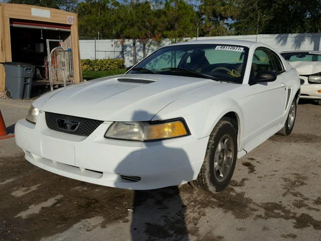 1FAFP4042YF211764 - 2000 FORD MUSTANG WHITE photo 2