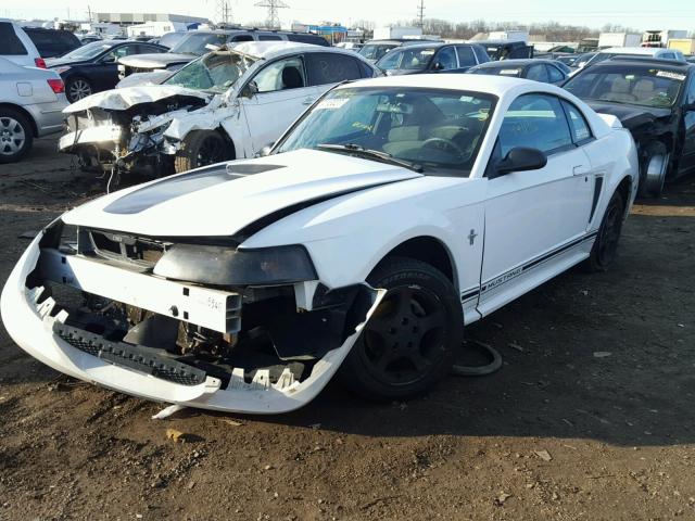 1FAFP4043YF157262 - 2000 FORD MUSTANG WHITE photo 2