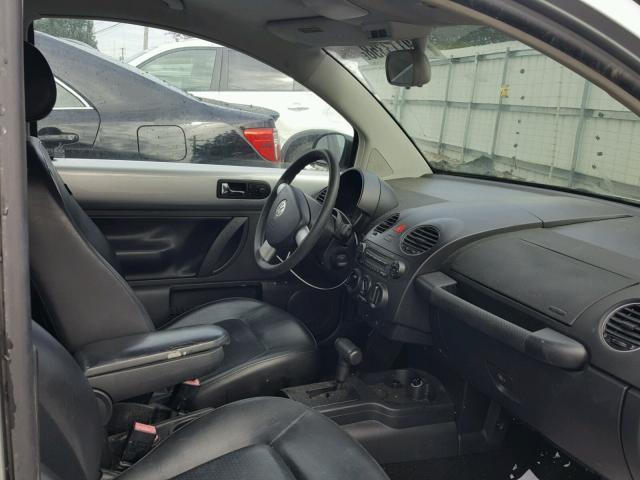 3VWPW31CX8M504083 - 2008 VOLKSWAGEN NEW BEETLE Gümüş foto 5