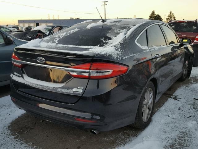 3FA6P0HD4HR139580 - 2017 FORD FUSION SE BLACK photo 4