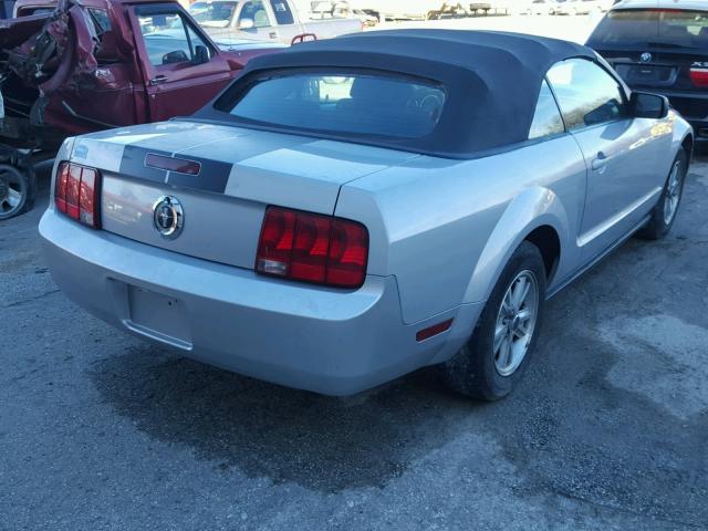 1ZVFT84N365111897 - 2006 FORD MUSTANG SILVER photo 4