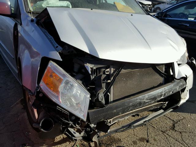 2D4RN5D16AR210217 - 2010 DODGE GRAND CARA SILVER photo 9