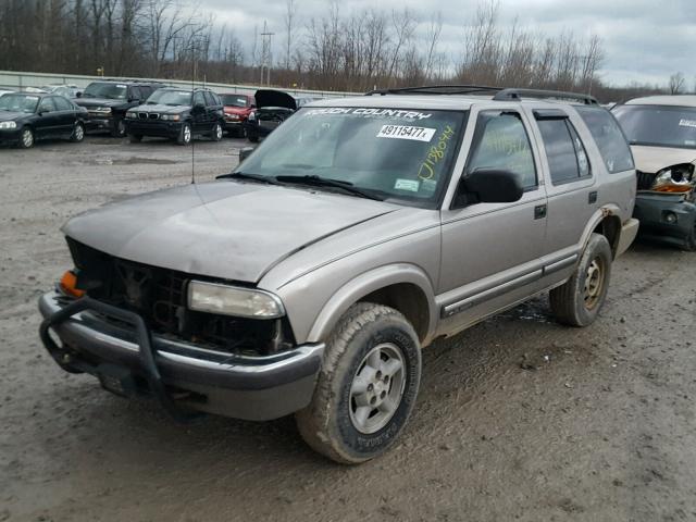 1GNDT13W9Y2324540 - 2000 CHEVROLET BLAZER GOLD photo 2