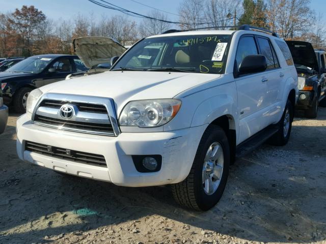 JTEZU14R960082213 - 2006 TOYOTA 4RUNNER SR WHITE photo 2