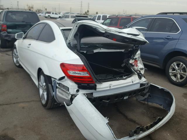 WDDGJ4HB2FG360613 - 2015 MERCEDES-BENZ C 250 WHITE photo 3