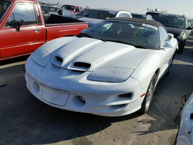 2G2FV32G812125114 - 2001 PONTIAC FIREBIRD T WHITE photo 2