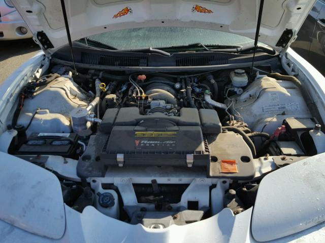 2G2FV32G812125114 - 2001 PONTIAC FIREBIRD T WHITE photo 7