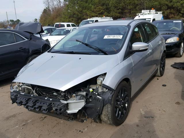 1FADP3K28GL330349 - 2016 FORD FOCUS SE SILVER photo 2