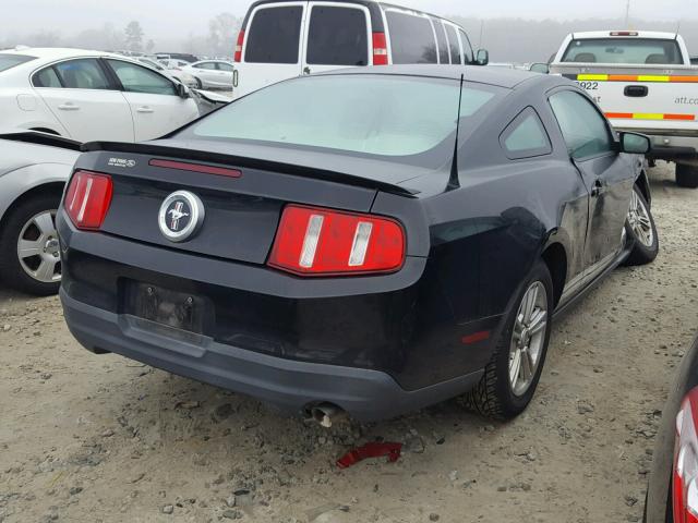 1ZVBP8AN5A5170952 - 2010 FORD MUSTANG BLACK photo 4