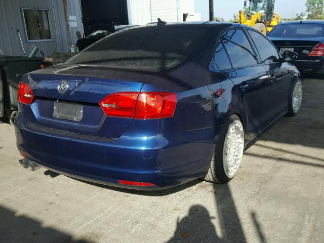 3VWDX7AJ4BM320612 - 2011 VOLKSWAGEN JETTA SE BLUE photo 4