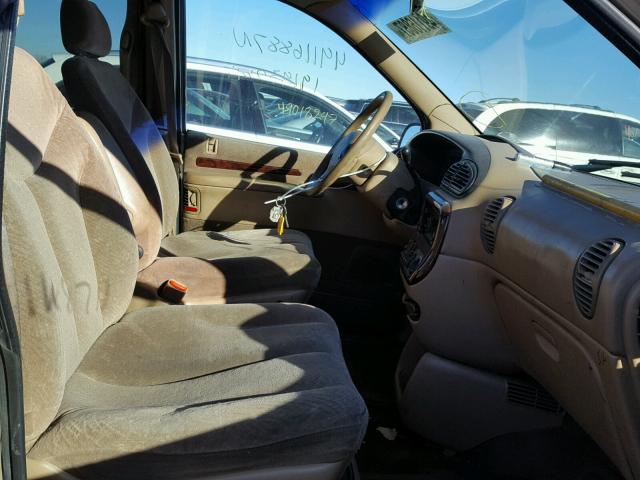 1C4GP44GXYB744620 - 2000 CHRYSLER TOWN & COU GOLD photo 5