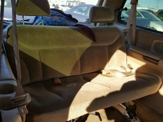 1C4GP44GXYB744620 - 2000 CHRYSLER TOWN & COU GOLD photo 9