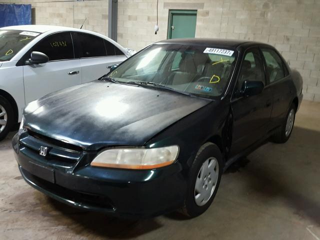 1HGCG1642YA007225 - 2000 HONDA ACCORD LX GREEN photo 2