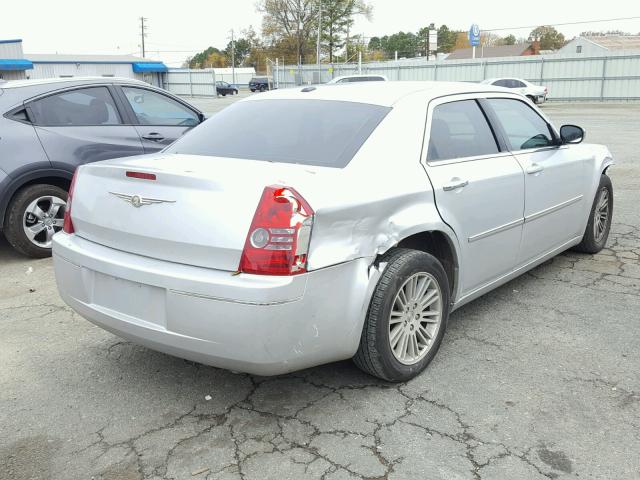 2C3CA5CV1AH213247 - 2010 CHRYSLER 300 TOURIN SILVER photo 4