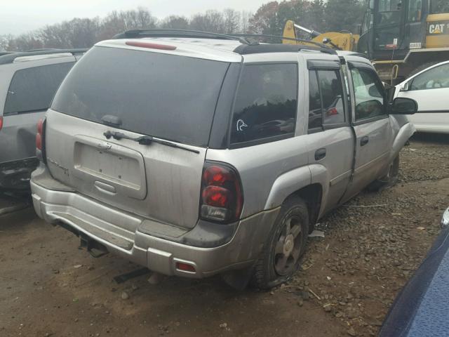 1GNDT13S562308233 - 2006 CHEVROLET TRAILBLAZE SILVER photo 4