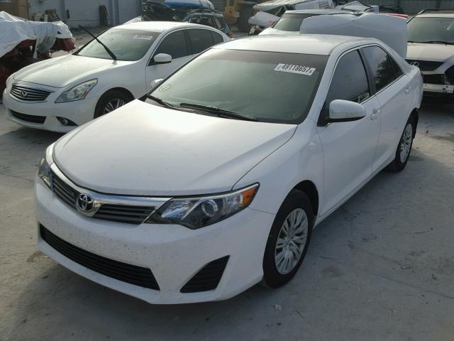 4T4BF1FK0ER357749 - 2014 TOYOTA CAMRY L WHITE photo 2