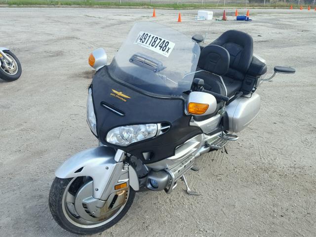 1HFSC47095A402328 - 2005 HONDA GL1800 SILVER photo 2