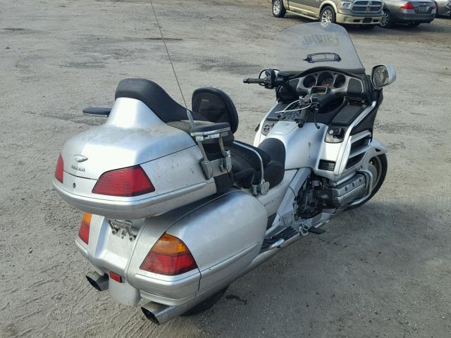 1HFSC47095A402328 - 2005 HONDA GL1800 SILVER photo 4