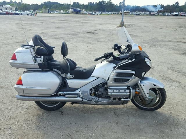 1HFSC47095A402328 - 2005 HONDA GL1800 SILVER photo 9