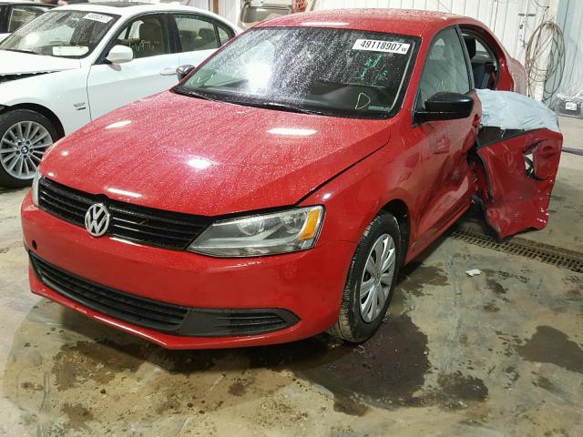 3VW2K7AJ4EM439500 - 2014 VOLKSWAGEN JETTA BASE RED photo 2
