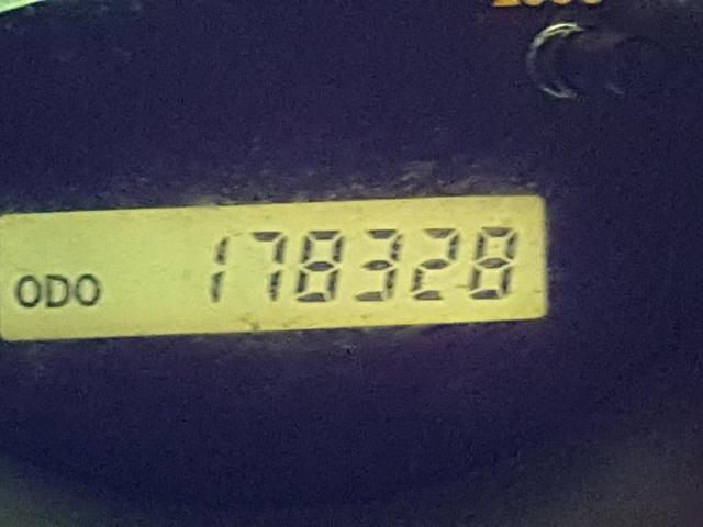 KL1TD626X5B357209 - 2005 CHEVROLET AVEO BASE Żółty zdjęcie 8