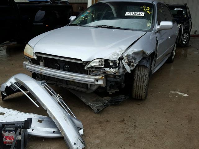 1HGCG16552A007297 - 2002 HONDA ACCORD EX SILVER photo 2