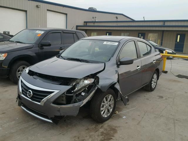 3N1CN7AP8HL832982 - 2017 NISSAN VERSA S GRAY photo 2