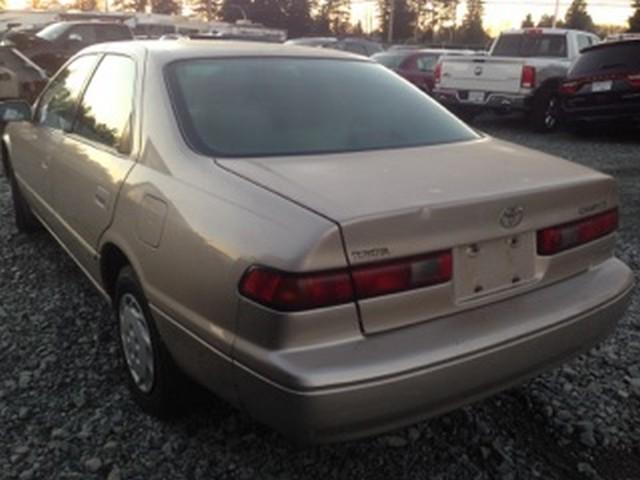 JT2BG22K3W0132976 - 1998 TOYOTA CAMRY CE GOLD photo 3