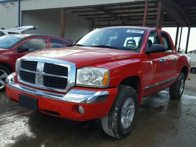 1D7HE58N86S501609 - 2006 DODGE DAKOTA QUA RED photo 2