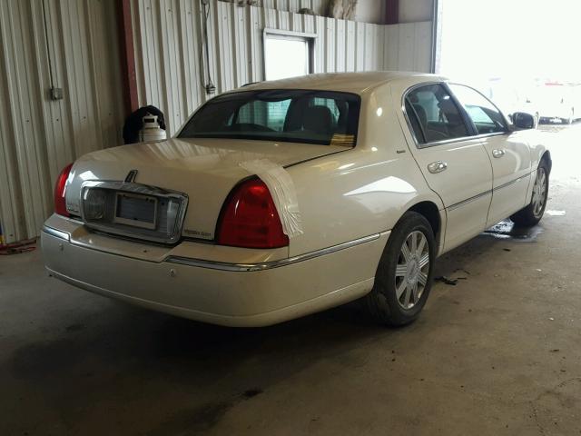 1LNHM83W44Y629852 - 2004 LINCOLN TOWN CAR U CREAM photo 4