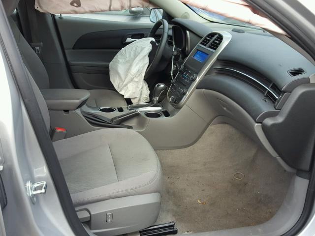 1G11A5SL3FF289623 - 2015 CHEVROLET MALIBU LS 银色 照片 5