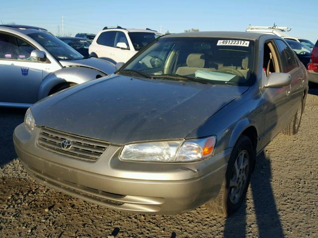 JT2BF22K0W0121890 - 1998 TOYOTA CAMRY CE TAN photo 2