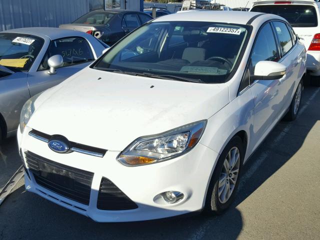 1FAHP3H27CL196758 - 2012 FORD FOCUS SEL WHITE photo 2