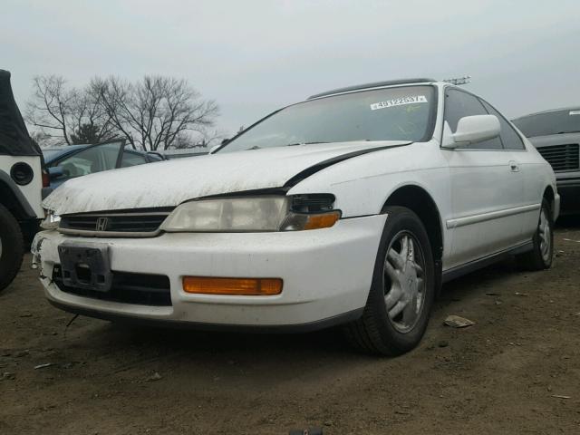 1HGCD7152TA001168 - 1996 HONDA ACCORD EX WHITE photo 2