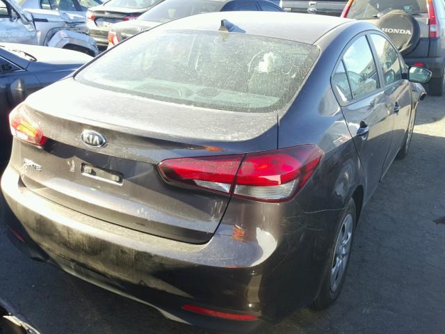 3KPFK4A76HE124655 - 2017 KIA FORTE LX BROWN photo 4