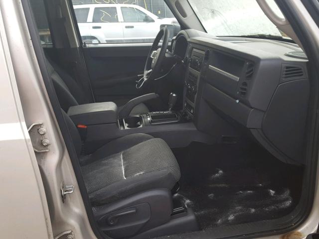 1J8HG48KX8C140667 - 2008 JEEP COMMANDER Qəhvəyi foto 5