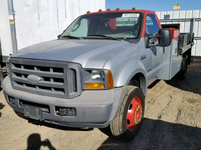 1FDXF46P35EC08162 - 2005 FORD F450 SUPER SILVER photo 2