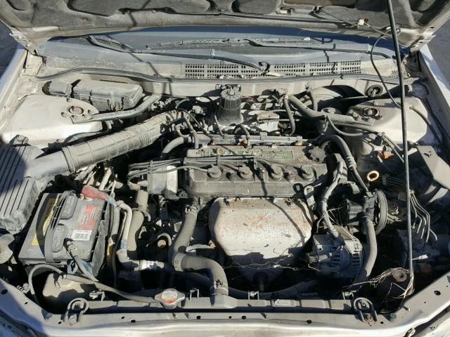 1HGCG667XWA144899 - 1998 HONDA ACCORD EX GOLD photo 7