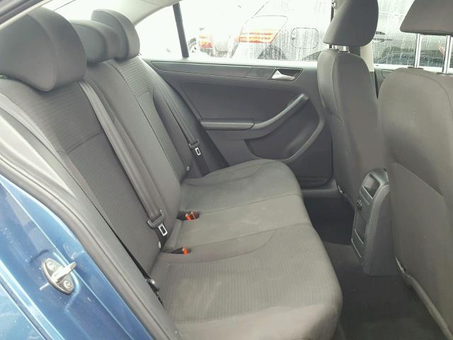 3VW2K7AJXFM250335 - 2015 VOLKSWAGEN JETTA BASE ლურჯი ფოტო 6