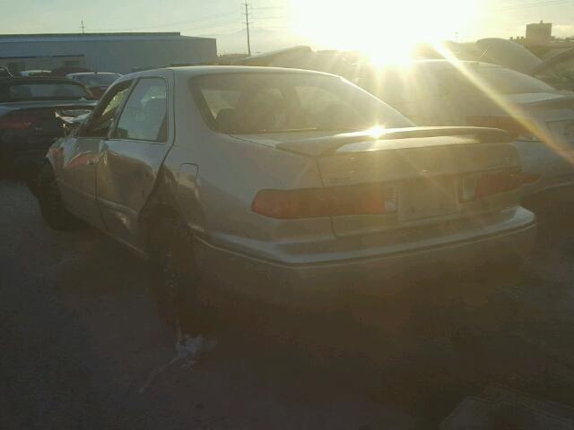 JT2BG28K4Y0432844 - 2000 TOYOTA CAMRY LE SILVER photo 3