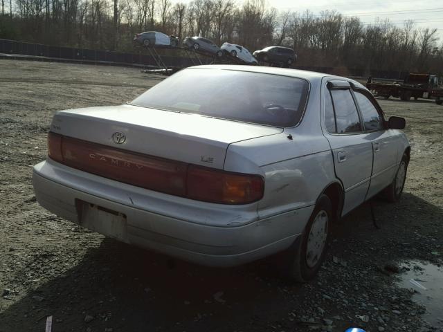 4T1SK12E1NU033358 - 1992 TOYOTA CAMRY LE SILVER photo 4