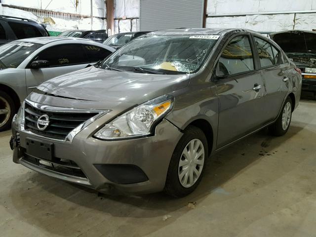 3N1CN7AP1HK454493 - 2017 NISSAN VERSA S GRAY photo 2