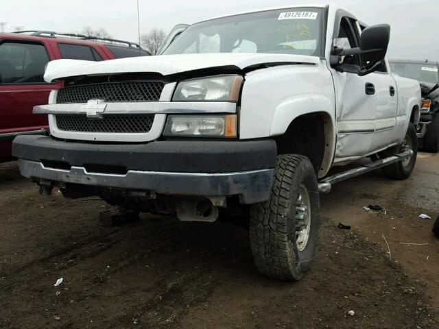 1GCHK23U94F267907 - 2004 CHEVROLET SILVERADO WHITE photo 2