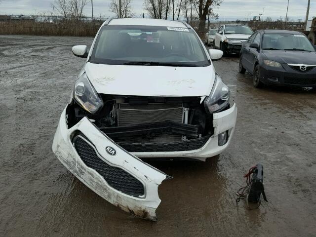 KNAHT8A38G7126171 - 2016 KIA RONDO WHITE photo 9