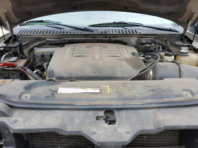 5LMFU28R44LJ33919 - 2004 LINCOLN NAVIGATOR Złoty zdjęcie 7