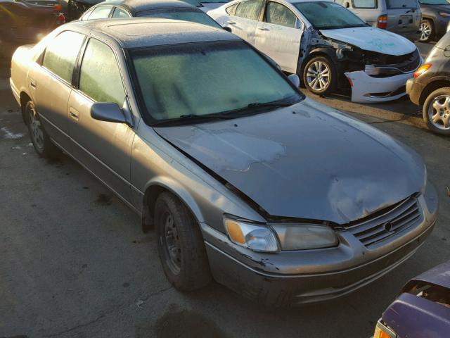 JT2BF28K8W0113754 - 1998 TOYOTA CAMRY LE BEIGE photo 1