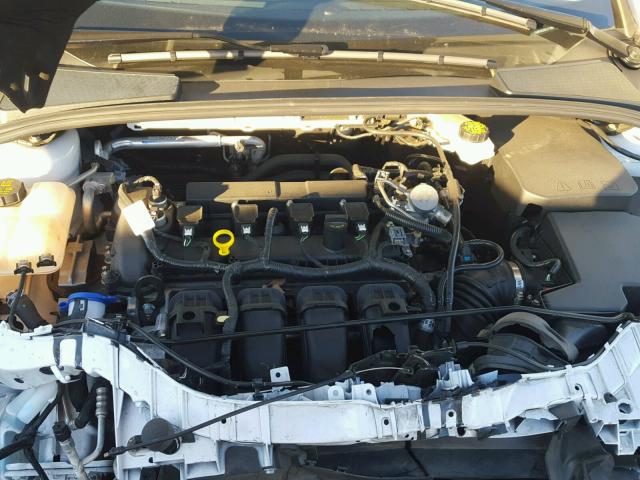 1FADP3E24HL211999 - 2017 FORD FOCUS S WHITE photo 7